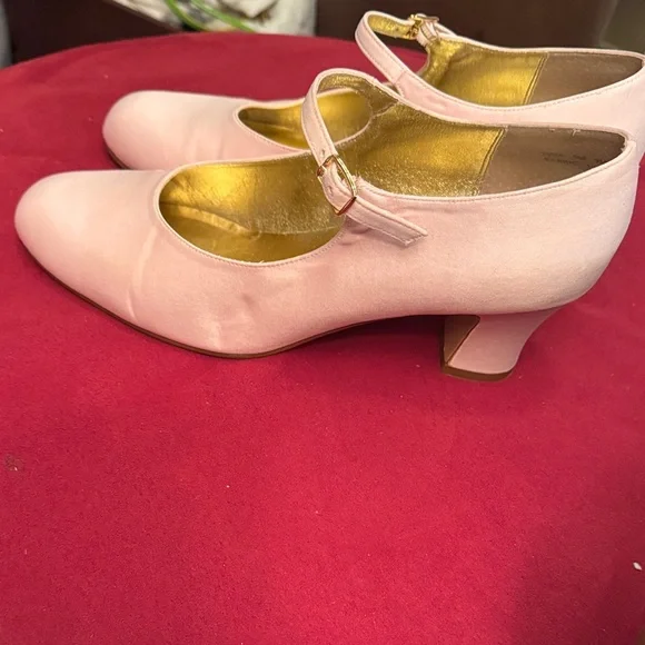 Apostrophe Light Pink Mary Jane Heels - Picture 3 of 6